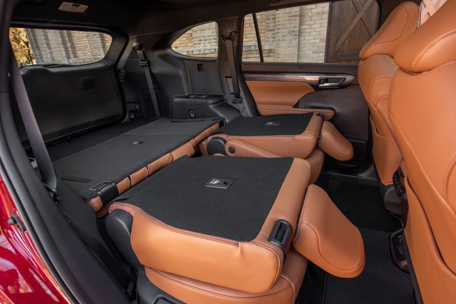 Интерьер Toyota Highlander Hybrid Platinum AWD 2019 года  (фото 64 из 67)